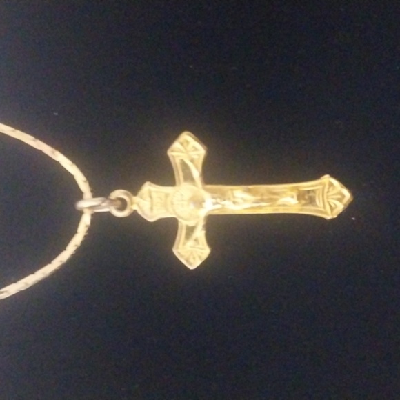Gold cross pendent - Picture 2 of 6